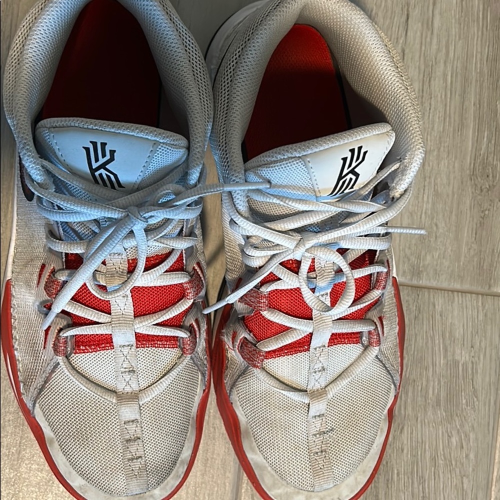 Boys Nike Kyrease sneakers- size 7 - Picture 3 of 4
